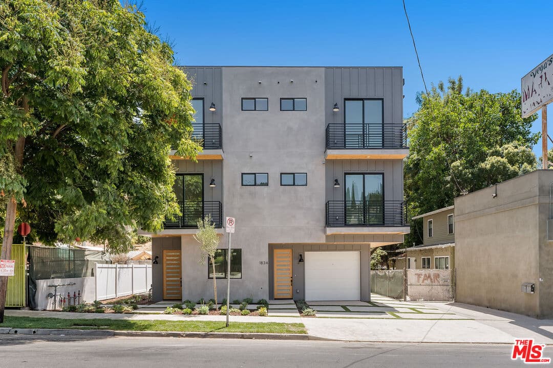 4 bd, 4 ba Townhouse in Los Angeles, CA — $5,995/mo — photo 2
