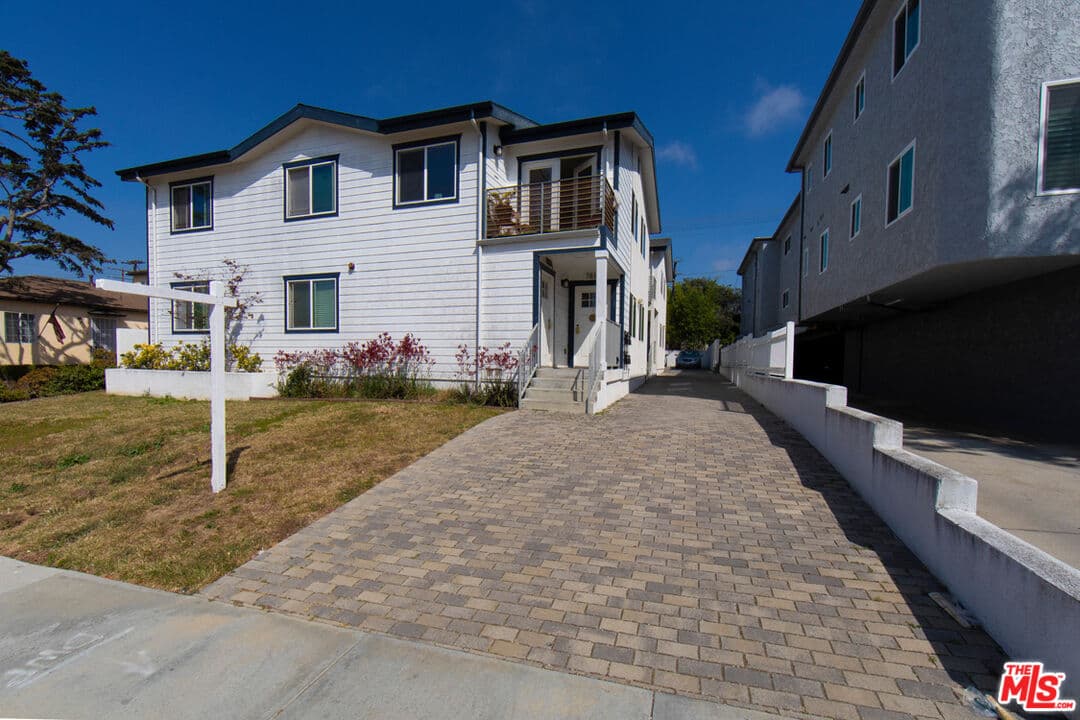 3 bd, 2 ba Townhouse in Los Angeles, CA — $3,795/mo — photo 1