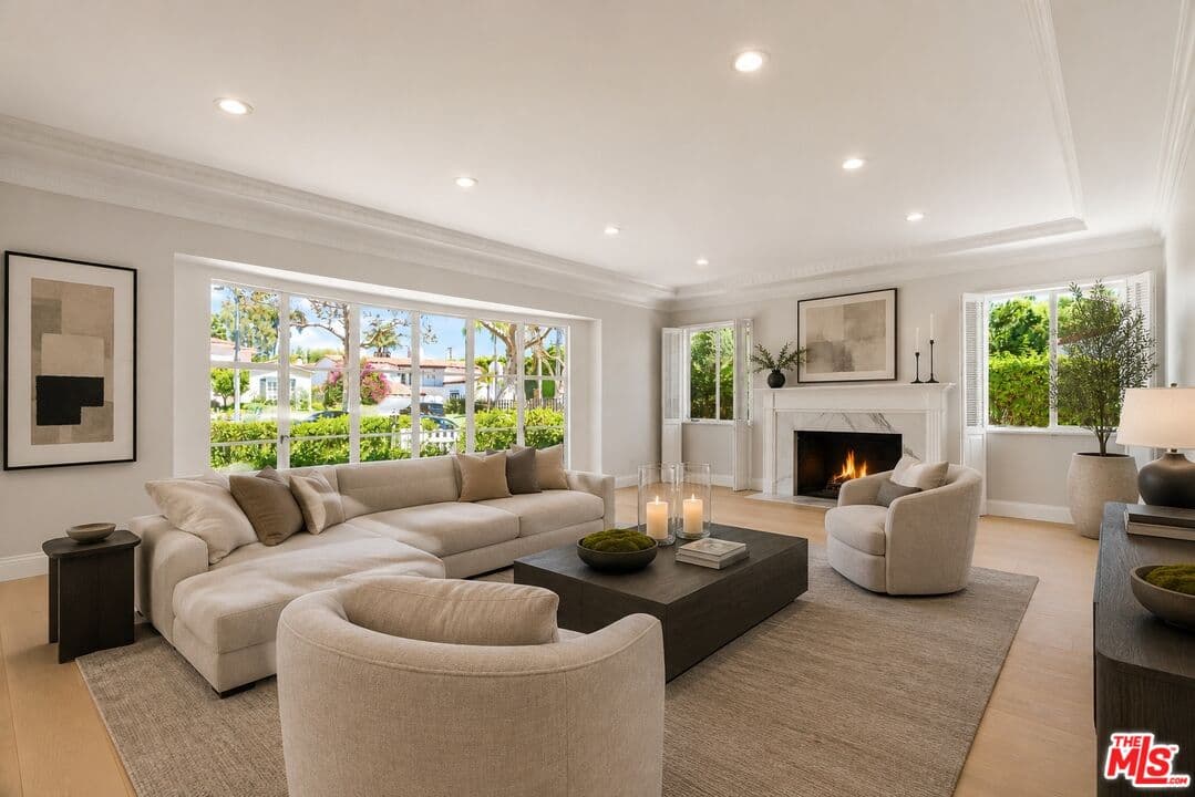 5 bd, 6 ba House in Beverly Hills, CA — $31,500/mo — photo 2
