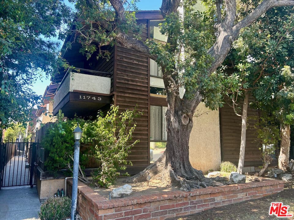 1 bd, 1 ba Condo in Los Angeles, CA — $2,700/mo — photo 1