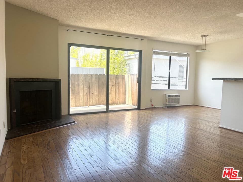 1 bd, 1 ba Condo in Los Angeles, CA — $2,700/mo — photo 2