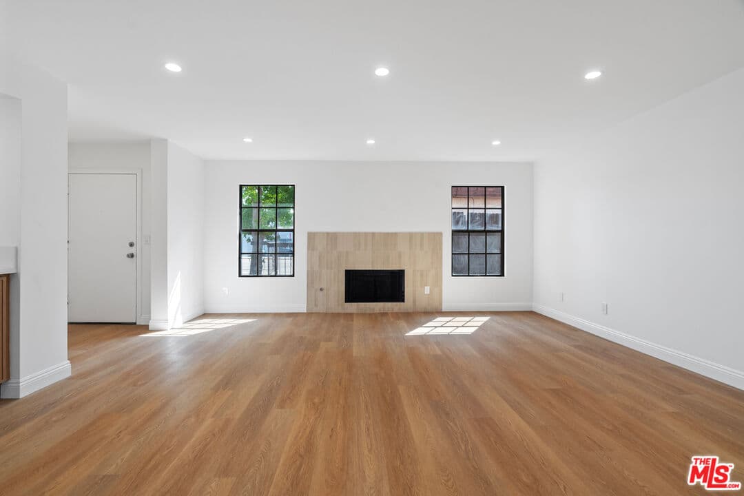2BR Condo in Los Angeles β $5,469/mo