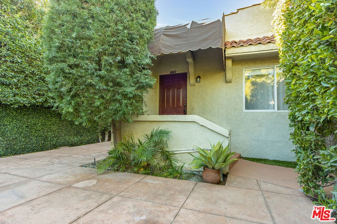 2 bd, 2 ba Townhouse in Los Angeles, CA — $4,099/mo — photo 1