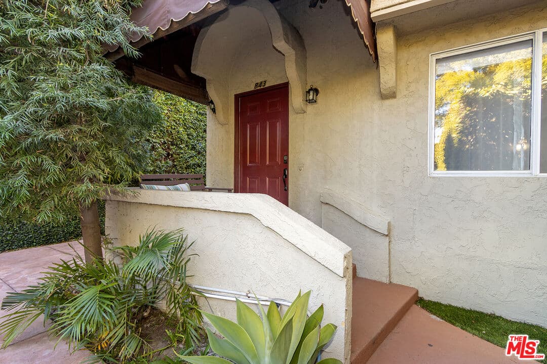 2 bd, 2 ba Townhouse in Los Angeles, CA — $4,099/mo — photo 2