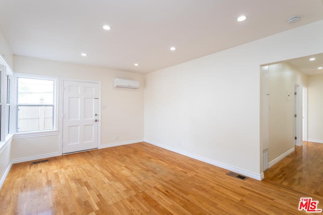 2 bd, 1 ba Apartment in Glendale, CA — $2,950/mo — photo 2