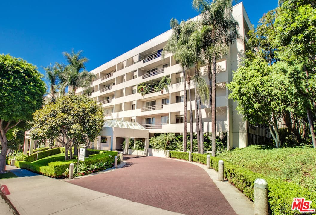 2 bd, 3 ba Condo in West Hollywood, CA — $6,700/mo — photo 2