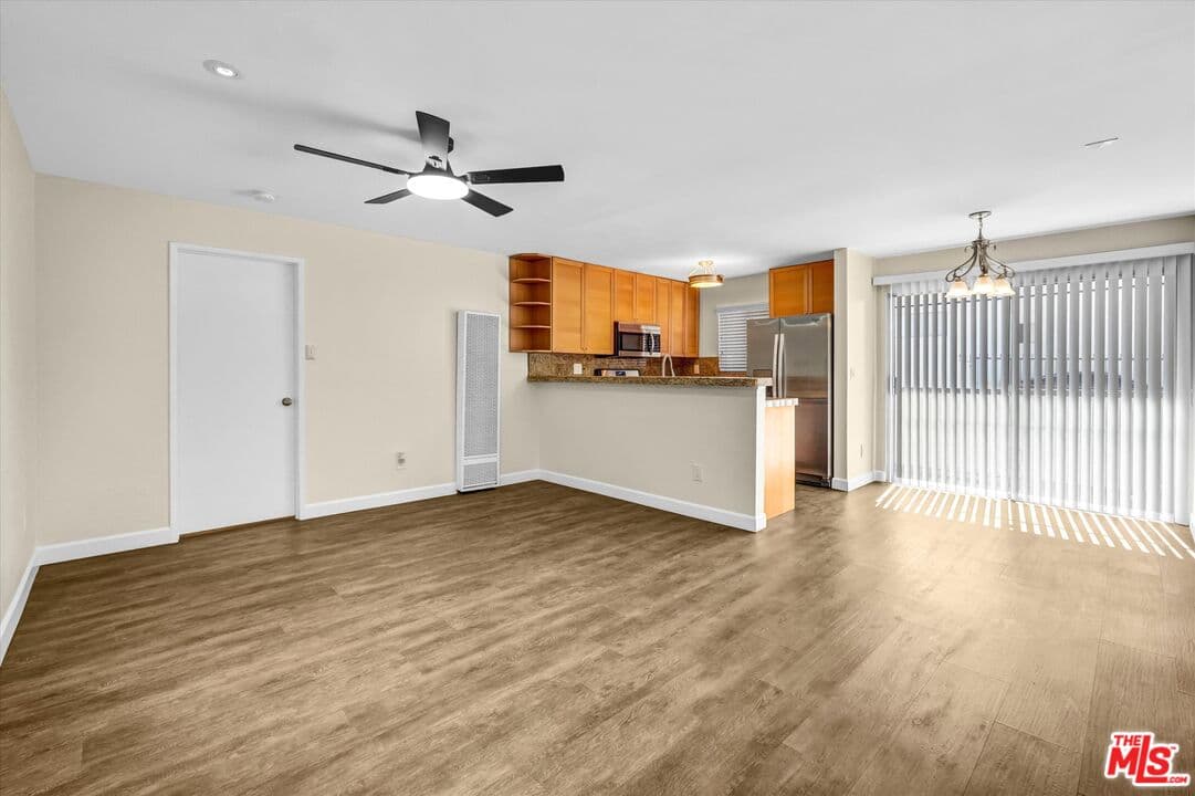2 bd, 2 ba Condo in Los Angeles, CA — $2,299/mo — photo 2