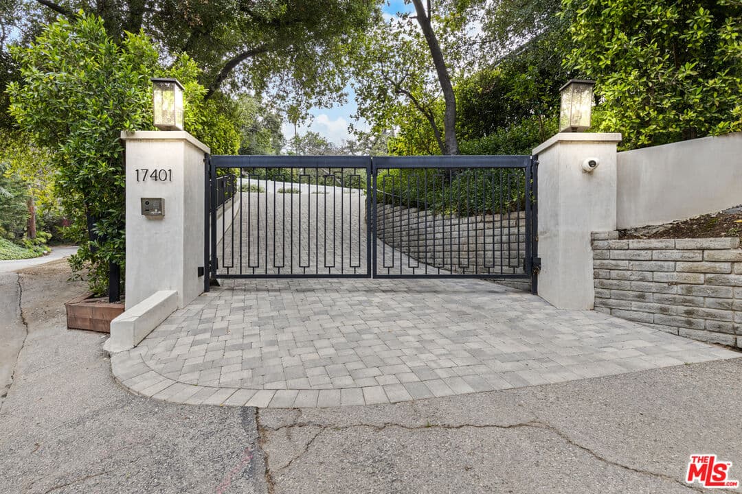 6 bd, 7 ba House in Encino, CA — $24,000/mo — photo 2