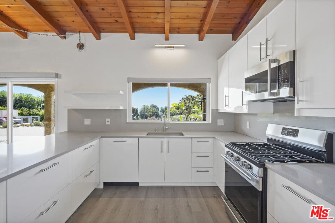 3 bd, 3 ba House in Malibu, CA — $8,500/mo — photo 2