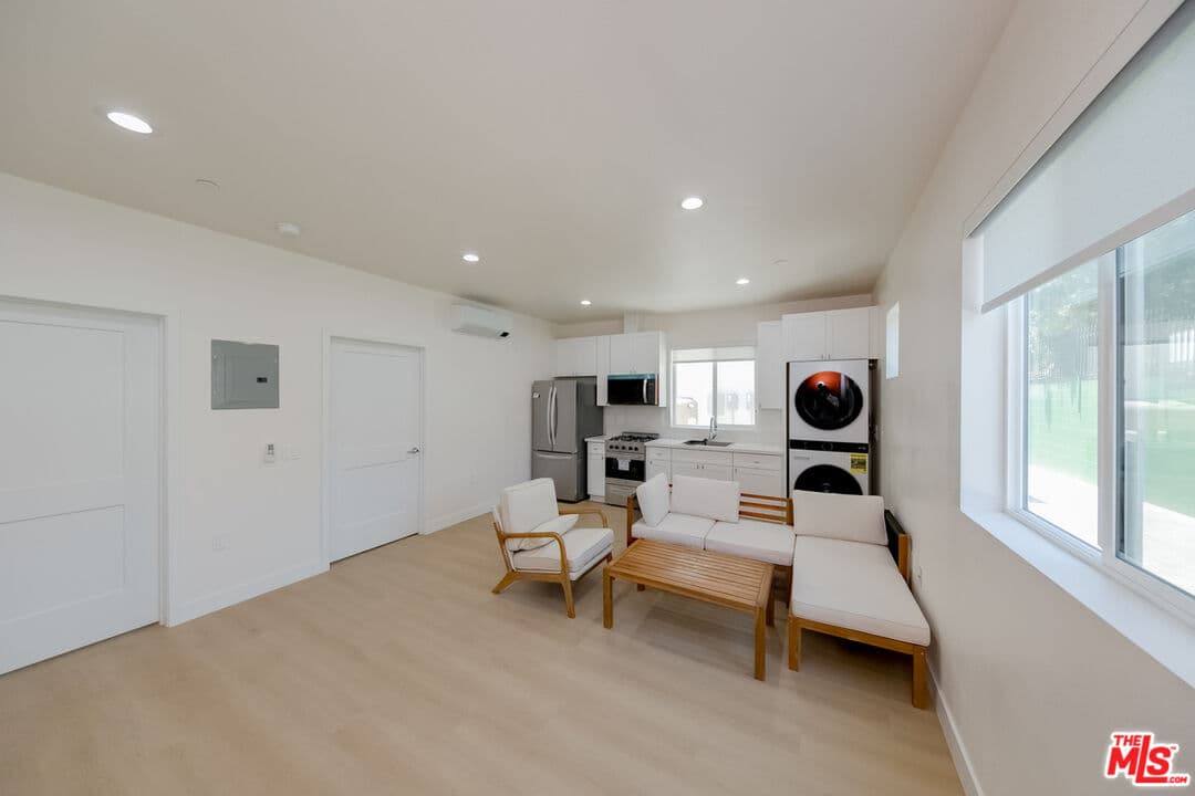2BR Apartment in Los Angeles — $2,300/mo