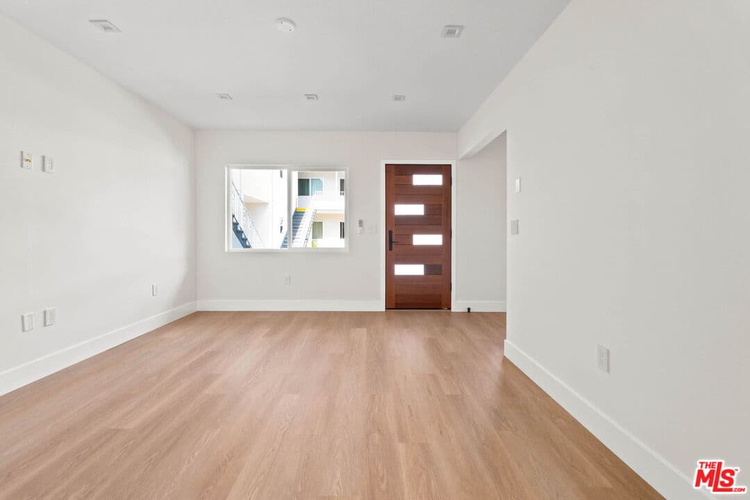 1 bd, 1 ba Townhouse in Los Angeles, CA — $2,585/mo — photo 1
