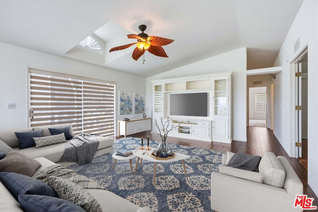 3 bd, 2 ba Townhouse in Malibu, CA — $7,500/mo — photo 2