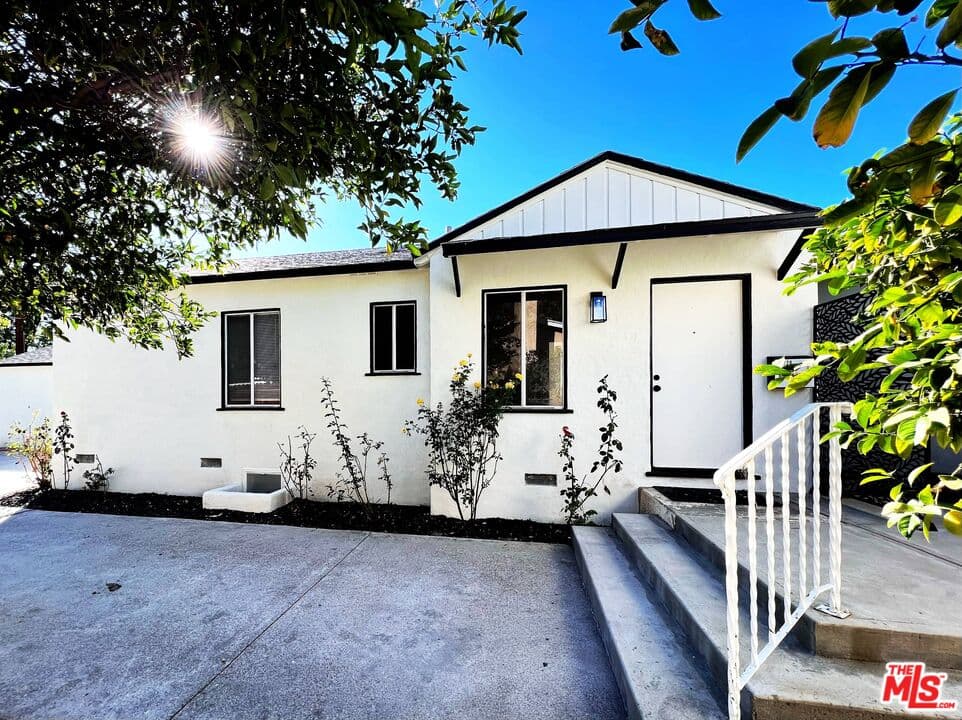 2BR House in Lake Balboa — $2,800/mo