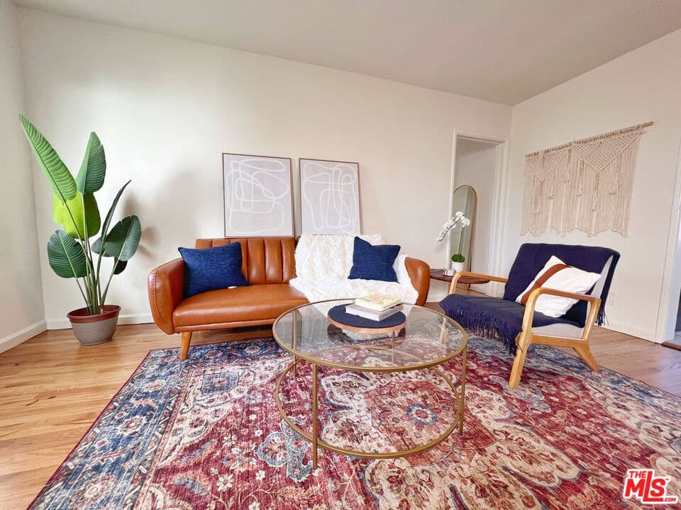 2 bd, 1 ba House in Lake Balboa, CA — $2,800/mo — photo 2