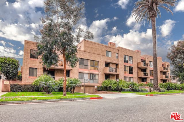 2 bd, 2 ba Condo in Beverly Hills, CA — $4,750/mo — photo 1