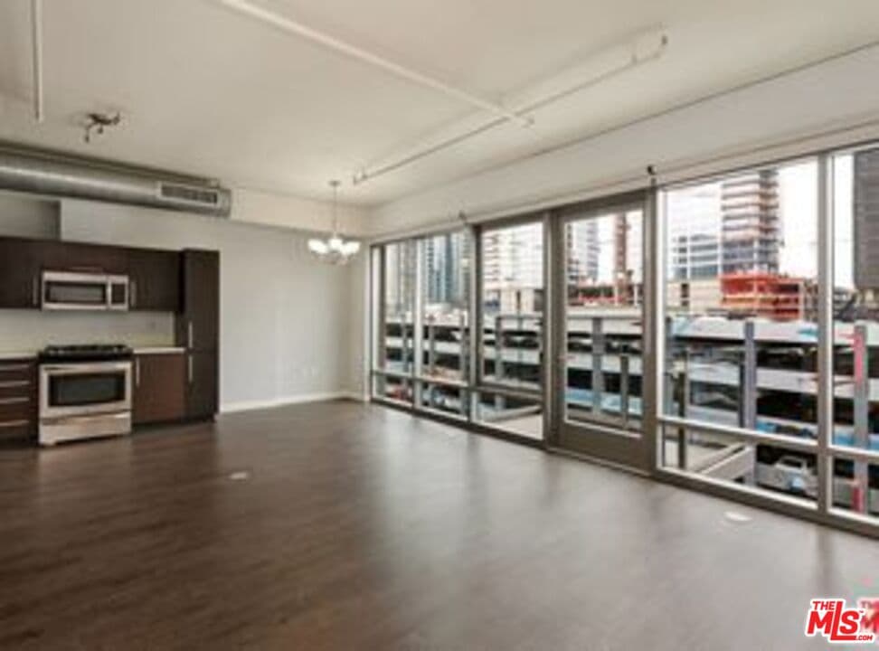 1 bd, 1 ba Condo in Los Angeles, CA — $3,050/mo — photo 1