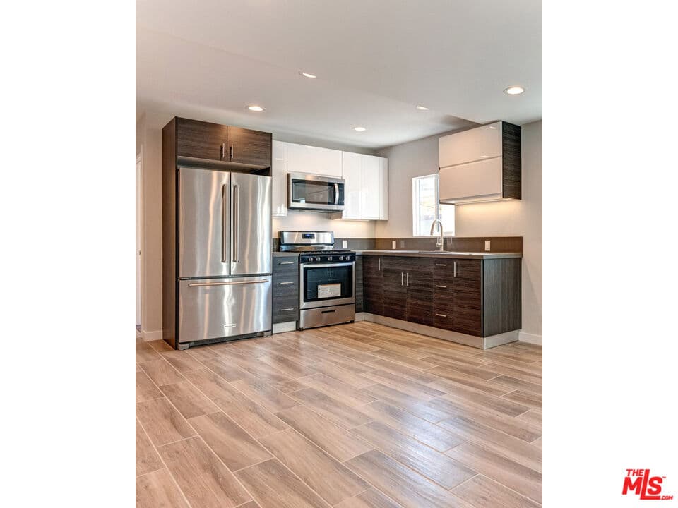1 bd, 1 ba Townhouse in Redondo Beach, CA — $2,295/mo — photo 2
