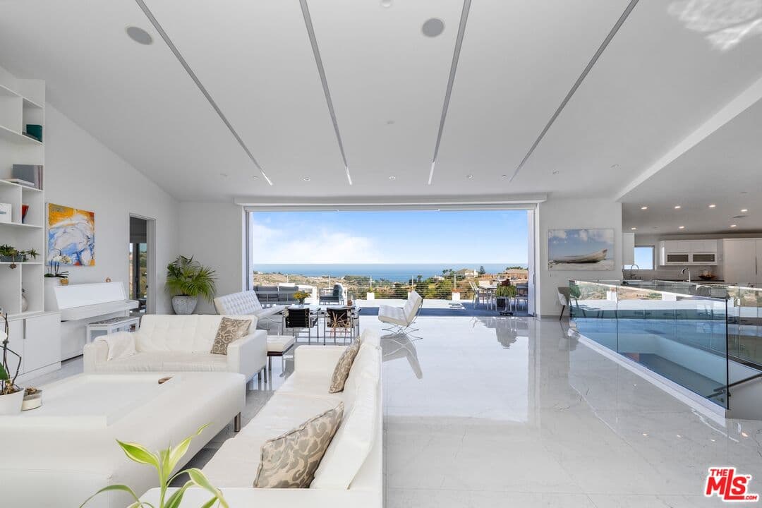 5 bd, 5 ba House in Malibu, CA — $22,000/mo — photo 2