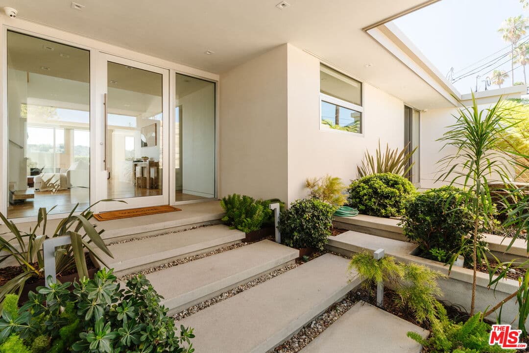 4 bd, 4 ba House in Sherman Oaks, CA — $18,500/mo — photo 2