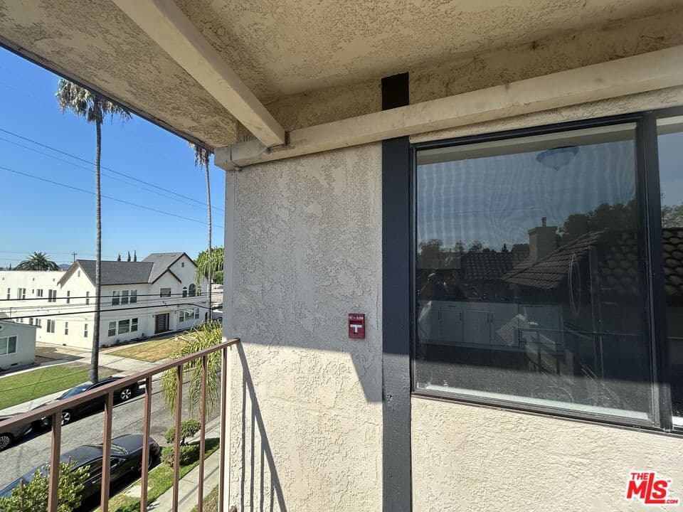 2 bd, 2 ba Apartment in Glendale, CA — $2,695/mo — photo 2