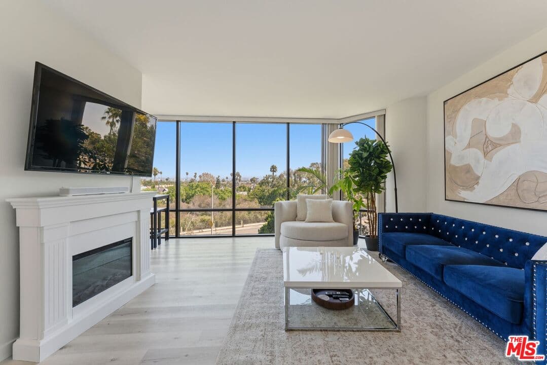 1 bd, 1 ba Condo in Marina Del Rey, CA — $3,995/mo — photo 1