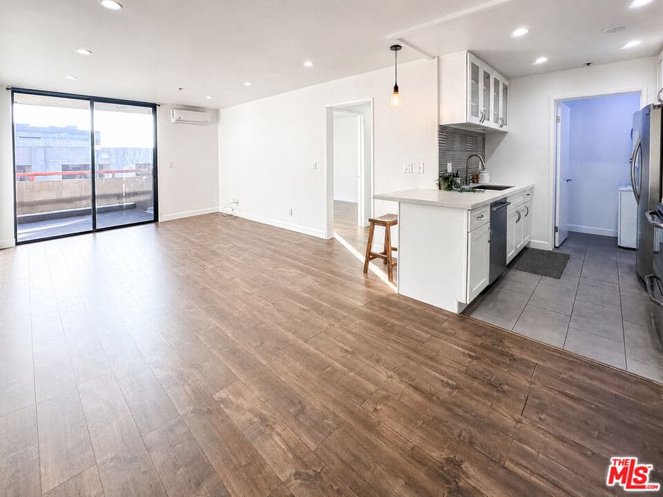 1 bd, 1 ba Condo in Los Angeles, CA — $2,200/mo — photo 1