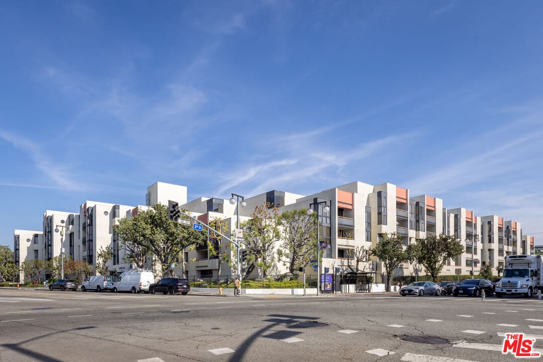 1 bd, 1 ba Condo in Los Angeles, CA — $2,200/mo — photo 2