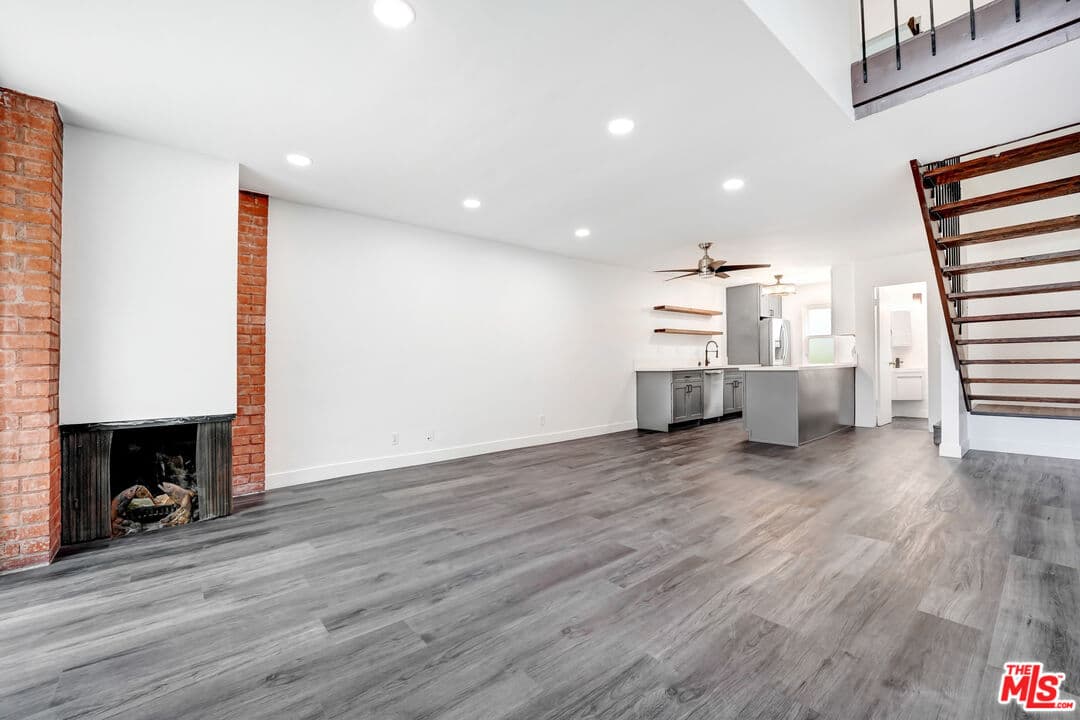2 bd, 2 ba Townhouse in Culver City, CA — $4,850/mo — photo 2