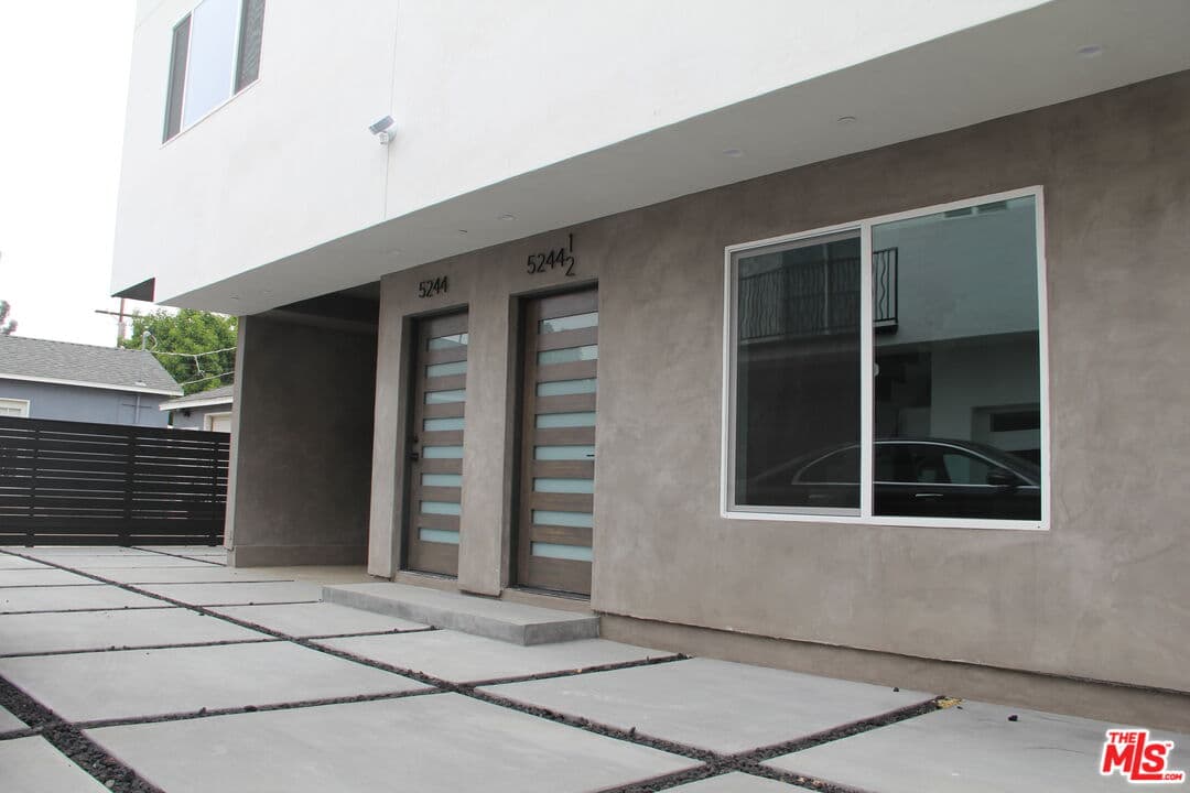 3 bd, 3 ba Townhouse in Los Angeles, CA — $4,000/mo — photo 1