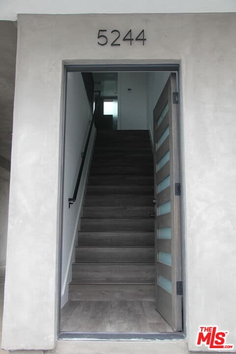 3 bd, 3 ba Townhouse in Los Angeles, CA — $4,000/mo — photo 2