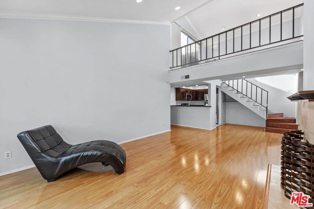 3 bd, 2 ba Condo in Encino, CA — $2,800/mo — photo 2