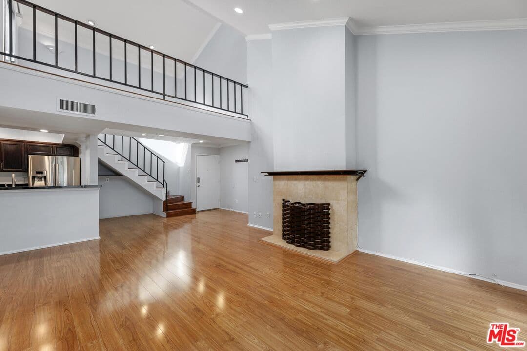 3 bd, 2 ba Condo in Encino, CA — $2,800/mo — photo 1