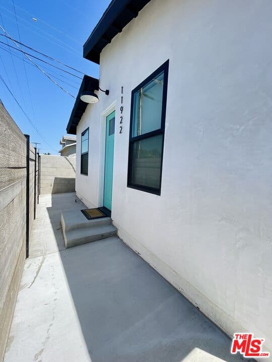 2 bd, 1 ba House in Hawthorne, CA — $3,300/mo — photo 2