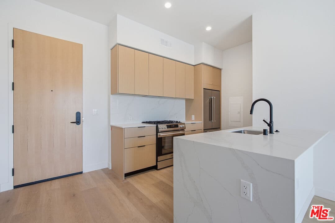1 bd, 1 ba Apartment in Los Angeles, CA — $4,050/mo — photo 2