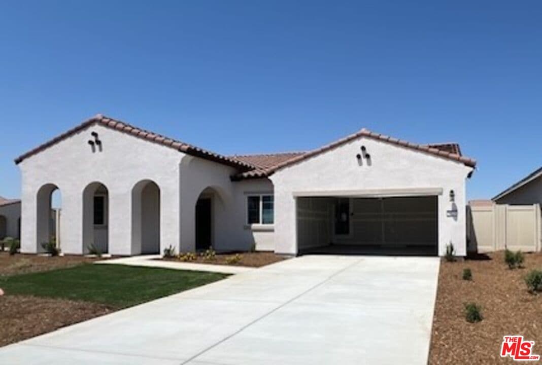 3BR House in Bakersfield β $2,850/mo