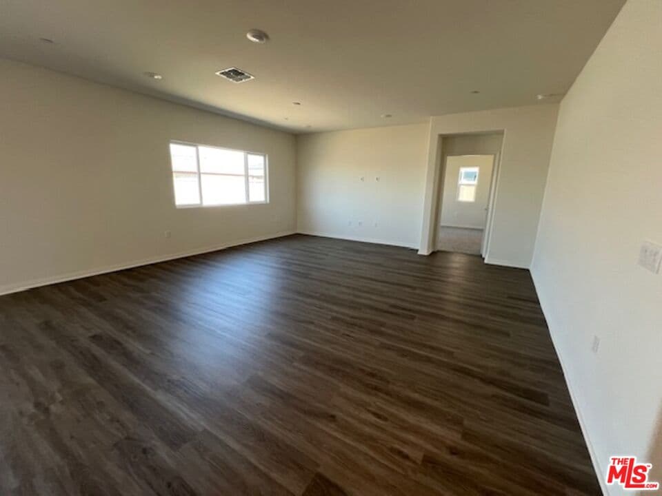 3 bd, 2 ba House in Bakersfield, CA — $2,850/mo — photo 2
