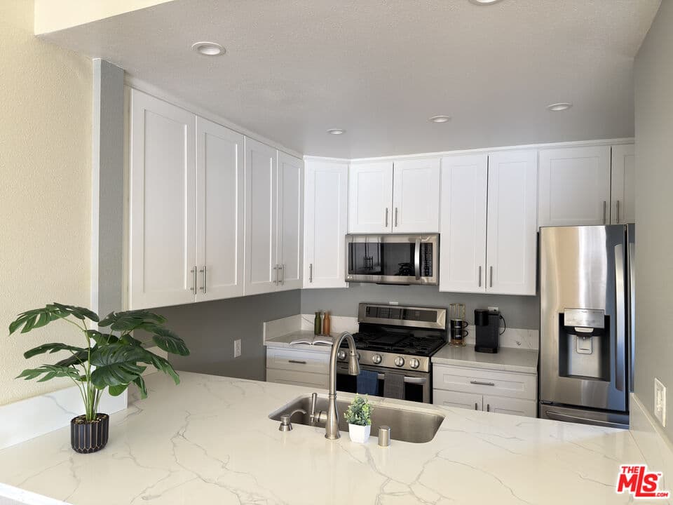 3 bd, 2 ba Apartment in Los Angeles, CA — $3,250/mo — photo 1