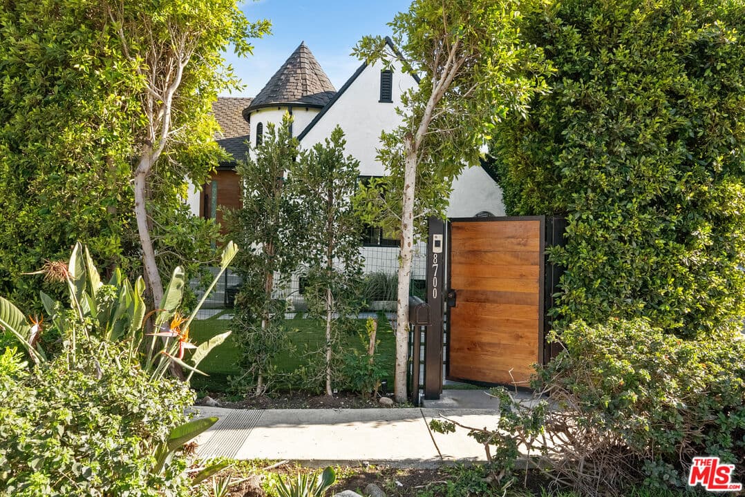 4 bd, 3 ba House in West Hollywood, CA — $15,500/mo — photo 2