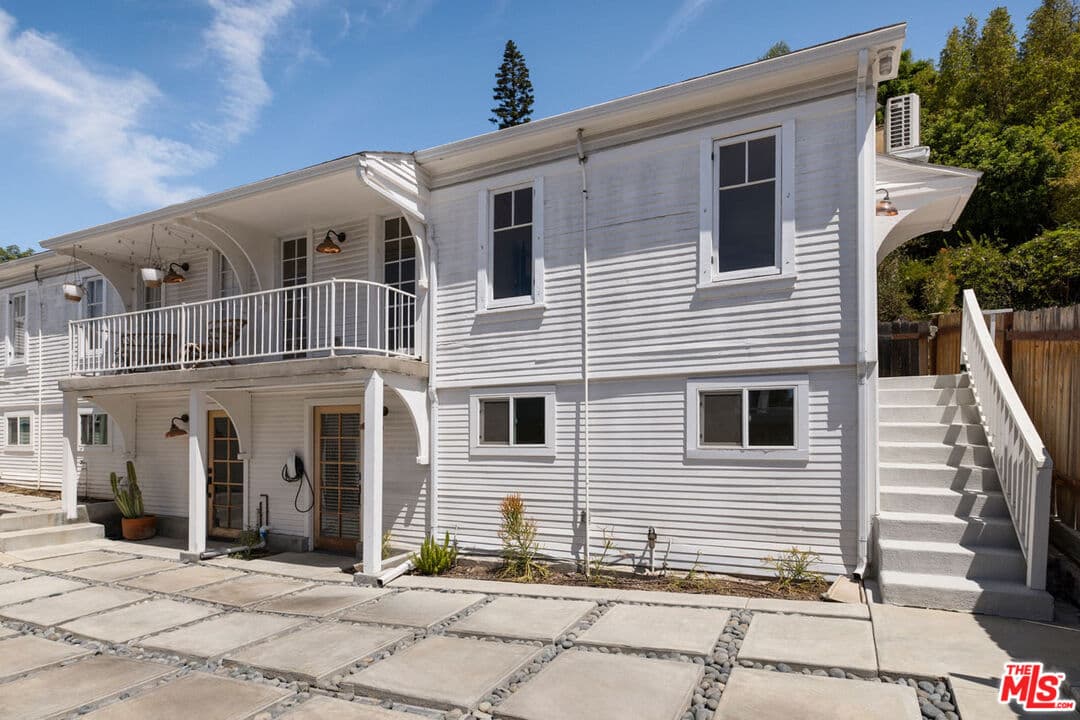 1 bd, 2 ba Townhouse in Los Angeles, CA — $3,395/mo — photo 1
