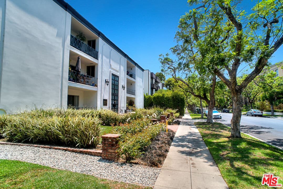 1 bd, 1 ba Condo in Beverly Hills, CA — $3,500/mo — photo 2