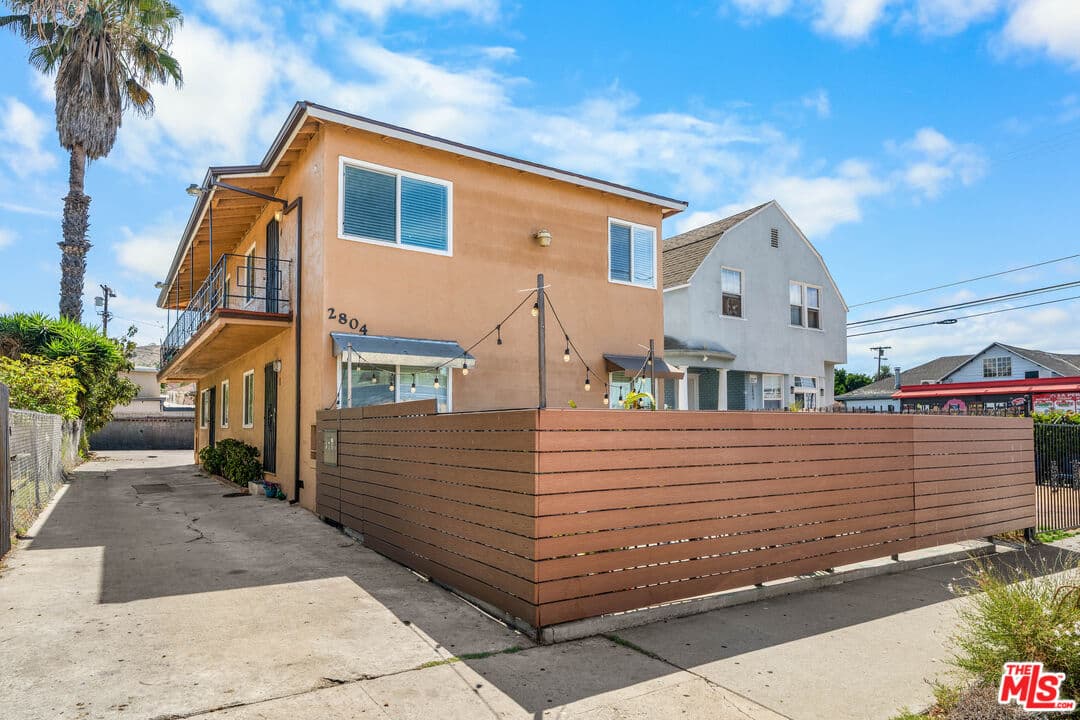 1 bd, 1 ba Apartment in Los Angeles, CA — $2,000/mo — photo 2
