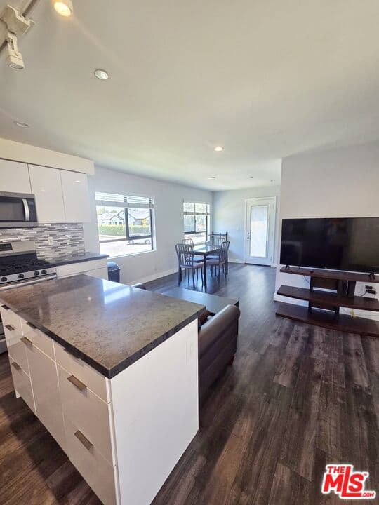 4 bd, 3 ba Apartment in Los Angeles, CA — $4,500/mo — photo 2