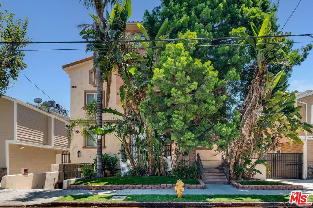2 bd, 3 ba Townhouse in Los Angeles, CA — $3,900/mo — photo 1