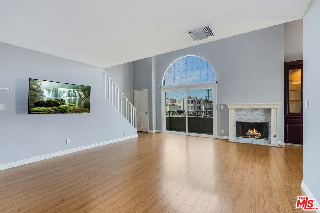3 bd, 2 ba Condo in Los Angeles, CA — $5,000/mo — photo 2