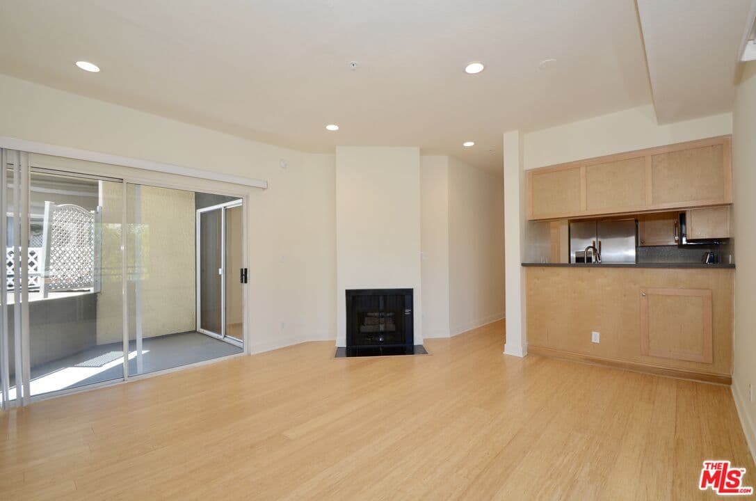 2 bd, 2 ba Apartment in Los Angeles, CA — $3,095/mo — photo 2