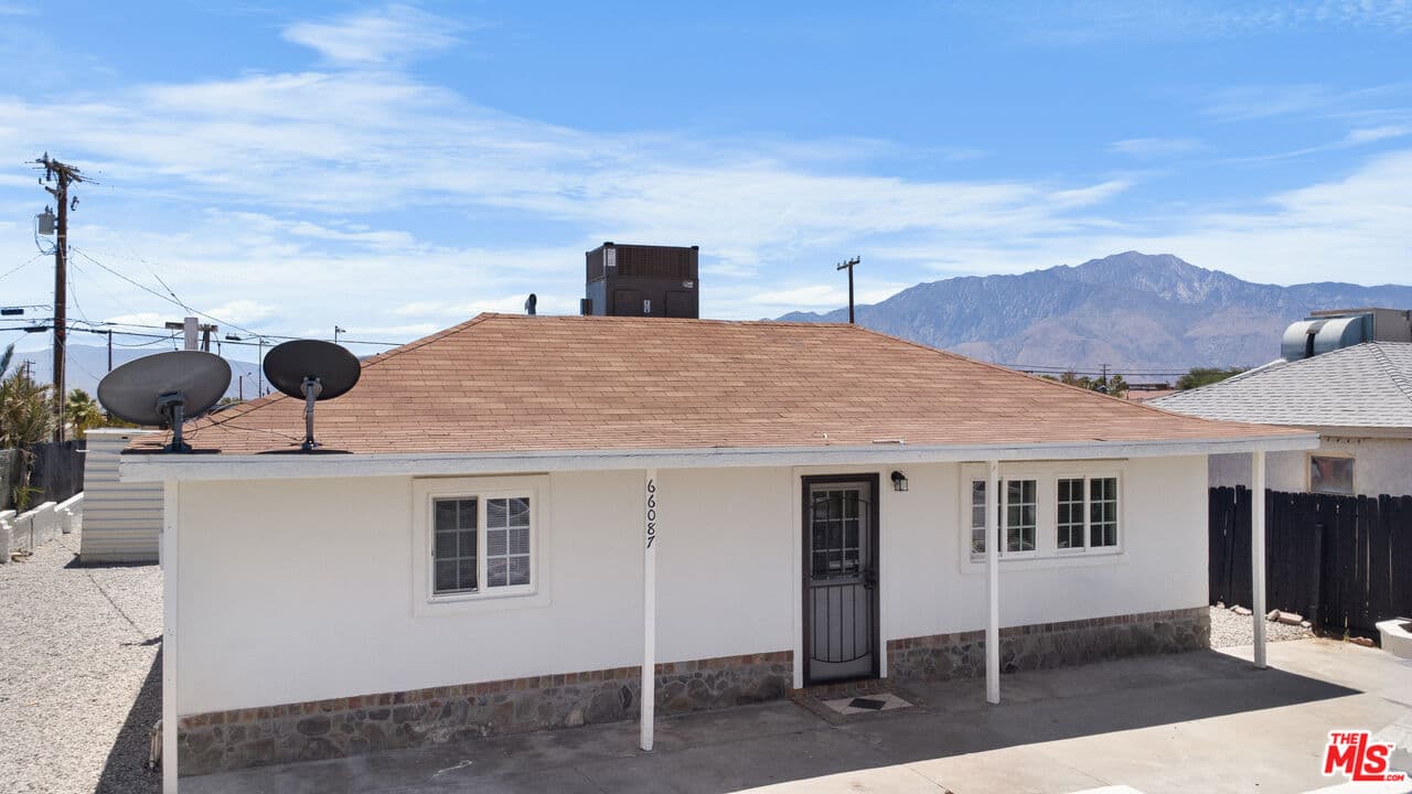 4 bd, 2 ba House in Desert Hot Springs, CA — $2,999/mo — photo 2