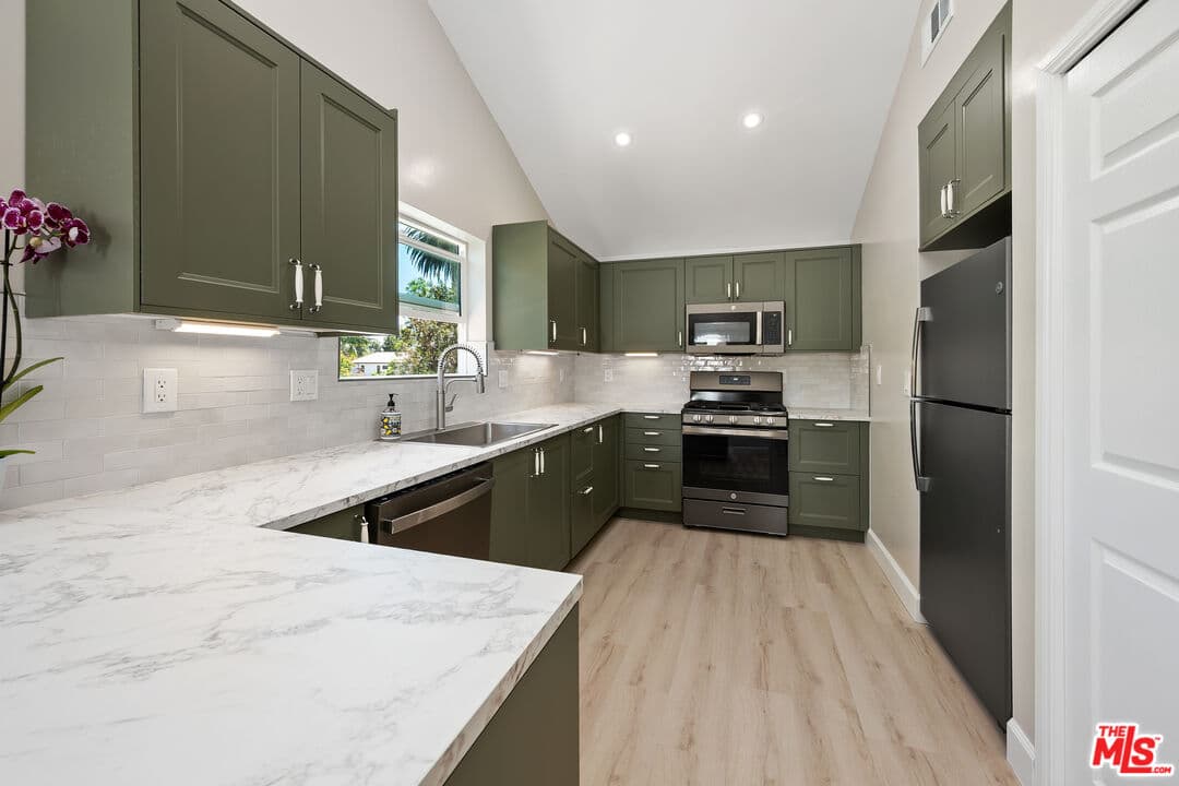 2 bd, 2 ba Townhouse in Los Angeles, CA — $4,200/mo — photo 1
