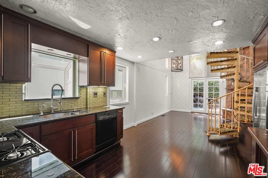 2 bd, 2 ba House in Los Angeles, CA — $5,000/mo — photo 2