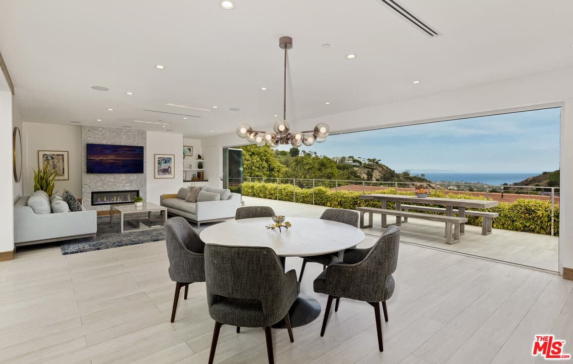 5 bd, 5 ba House in Pacific Palisades, CA — $15,995/mo — photo 1