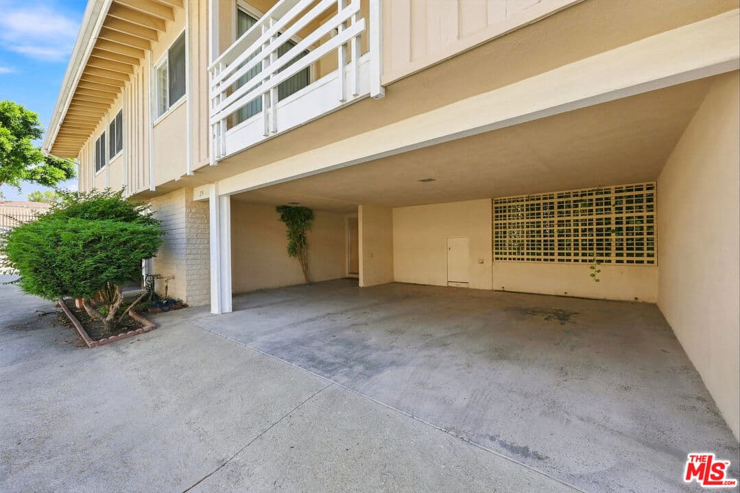 2 bd, 2 ba Condo in Inglewood, CA — $3,750/mo — photo 2
